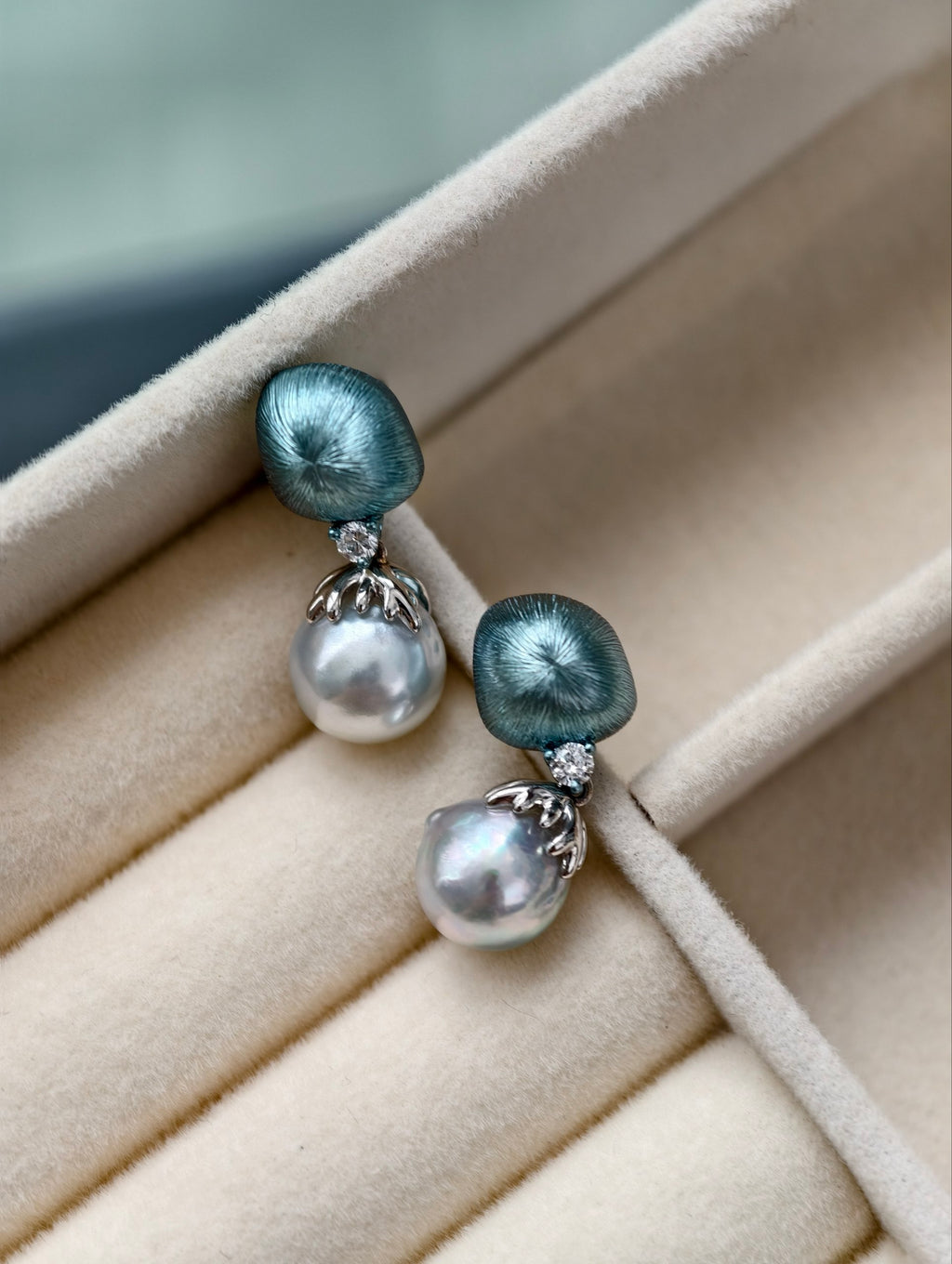 Luna Veil Pearl Earrings