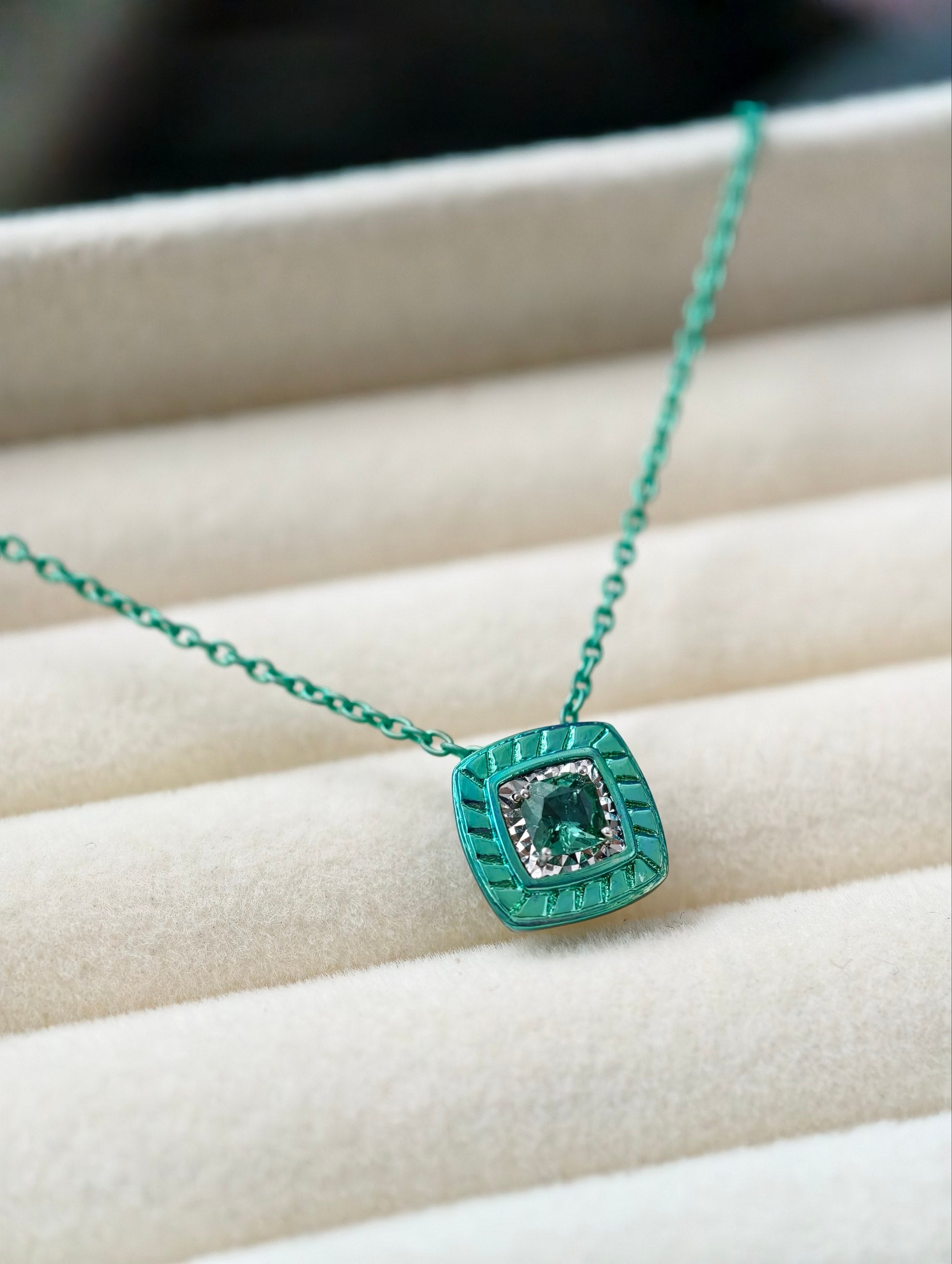 Verdant Aura Pendant